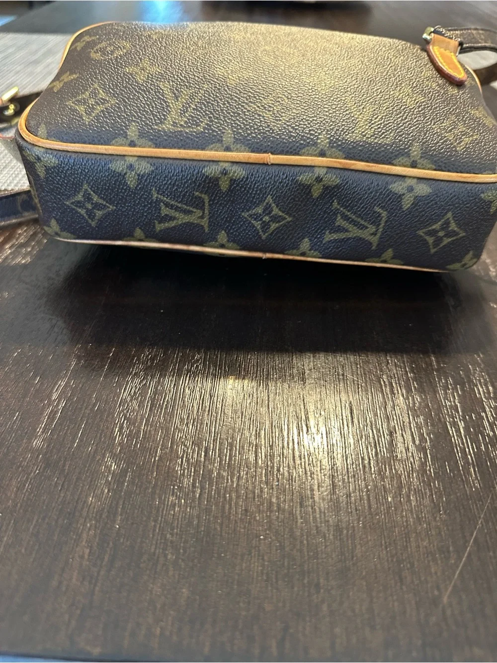Louis Vuitton authentic Crossbody excellent condition